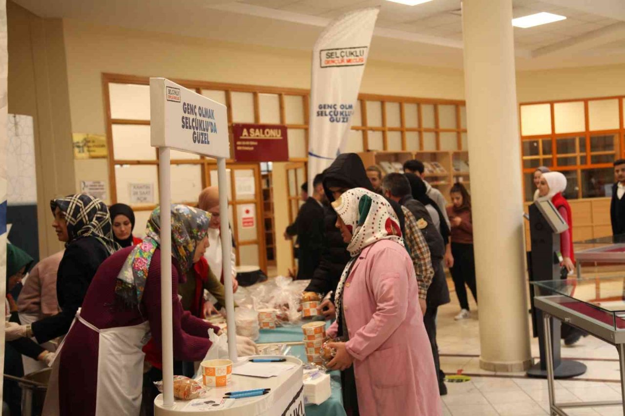 Selçuklu Belediyesinden finallere çalışan öğrencilere ikram