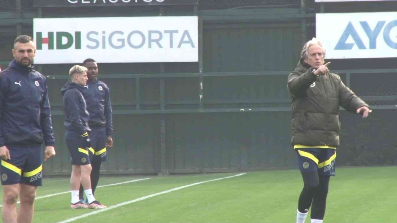 Fenerbahçe’nin yeni transferi Samet Akaydin ilk antrenmanına çıktı