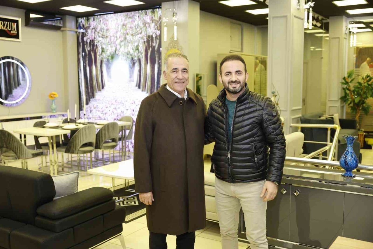 Başkan Dursun esnafla bir arada