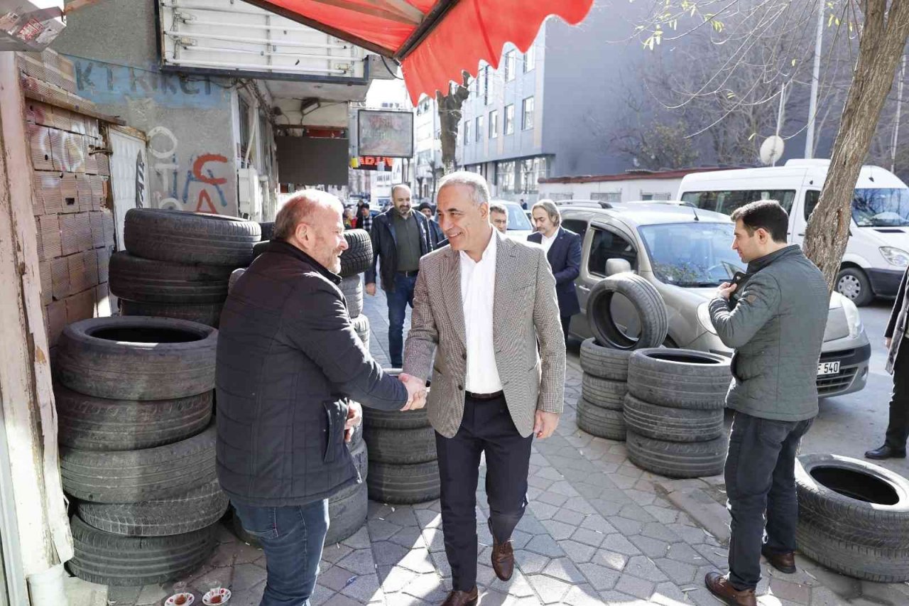 Başkan Dursun esnafla bir arada