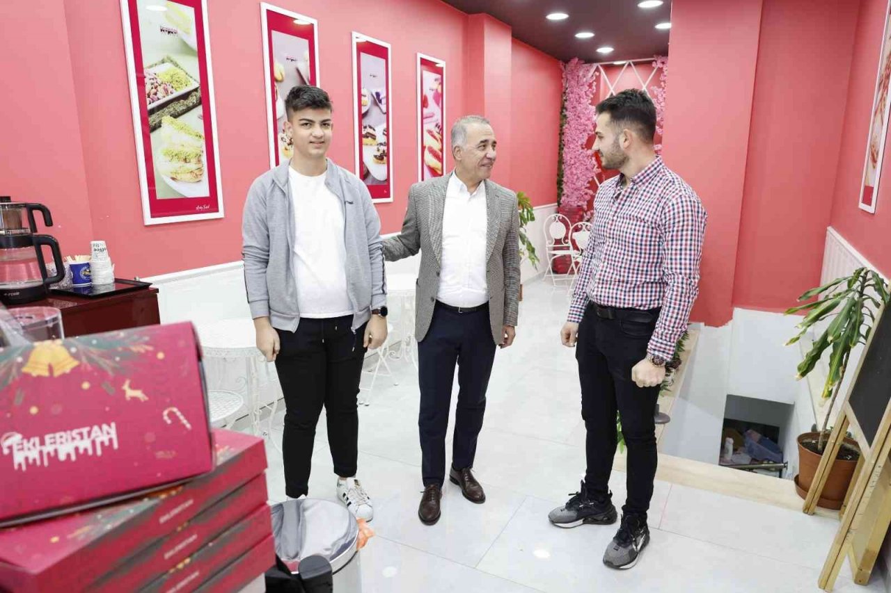 Başkan Dursun esnafla bir arada