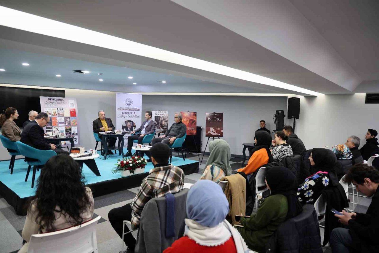 Gençlerle kitap sohbetleri yeni yılda da devam