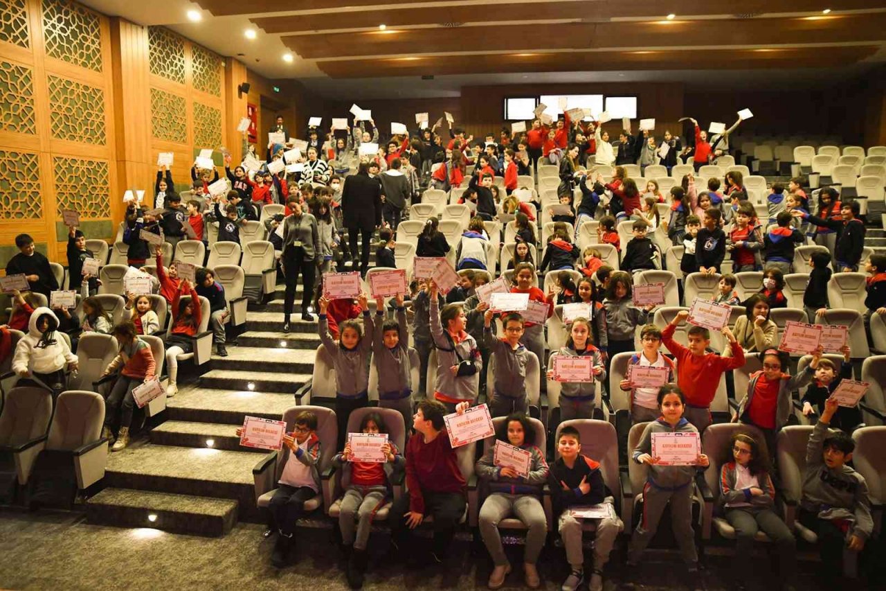 Öğrencilere hayvan sevgisi aşılanıyor