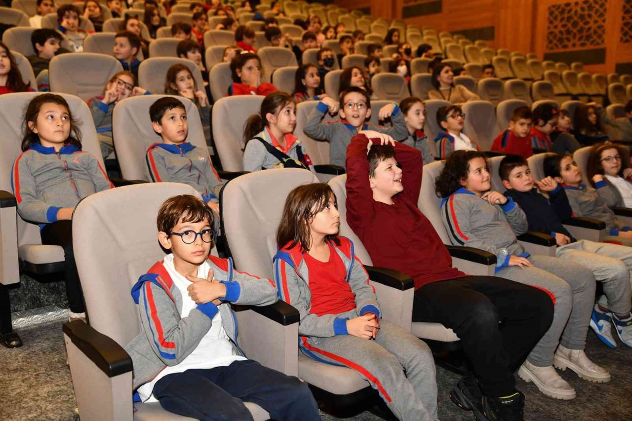 Öğrencilere hayvan sevgisi aşılanıyor