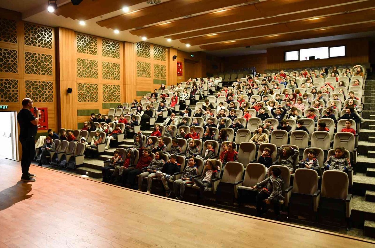 Öğrencilere hayvan sevgisi aşılanıyor