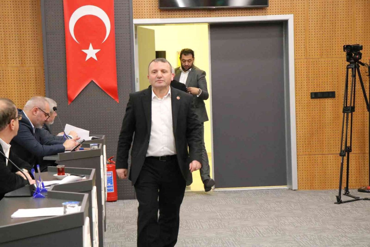 İlkadım meclisi olağanüstü toplandı, maaşları belirledi