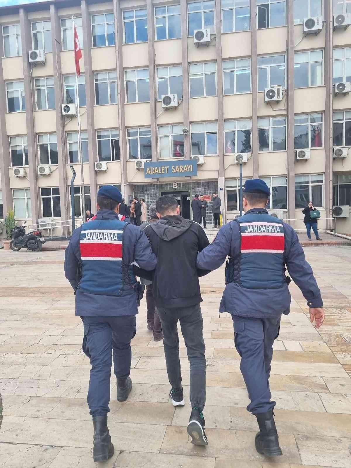 Aydın’da Jandarma 4 aranan şahsı yakaladı