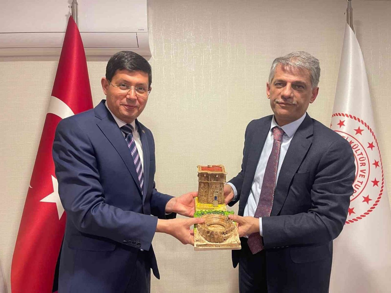 Başkan Özcan, ilçeye yapılacak yatırımlar hakkında bilgi verdi