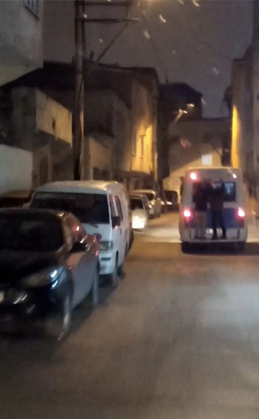 Bursa’da çocukların tehlikeli yolculuğu kameralarda