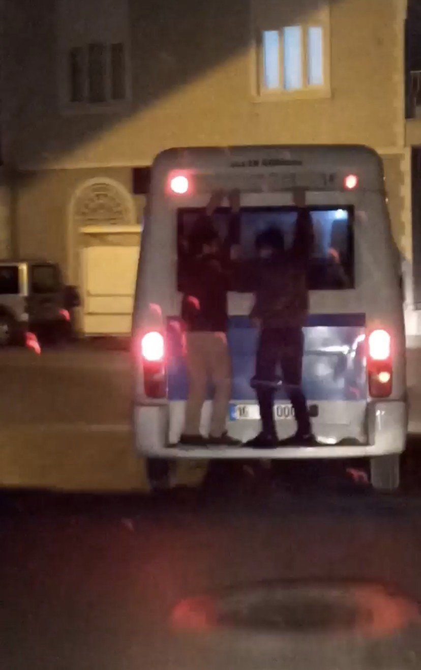 Bursa’da çocukların tehlikeli yolculuğu kameralarda