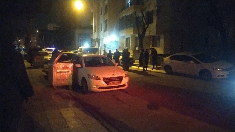 Pompalı tüfeklerle apartmana ateş açıldı, 2 dairenin camları kırıldı