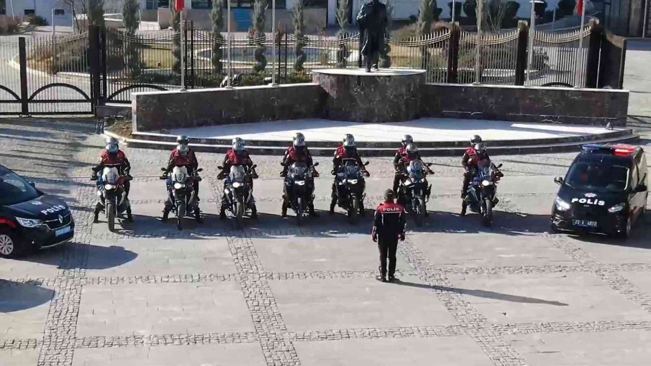 Elazığ’da ’Yunus Timlerinden’ gövde gösterisi