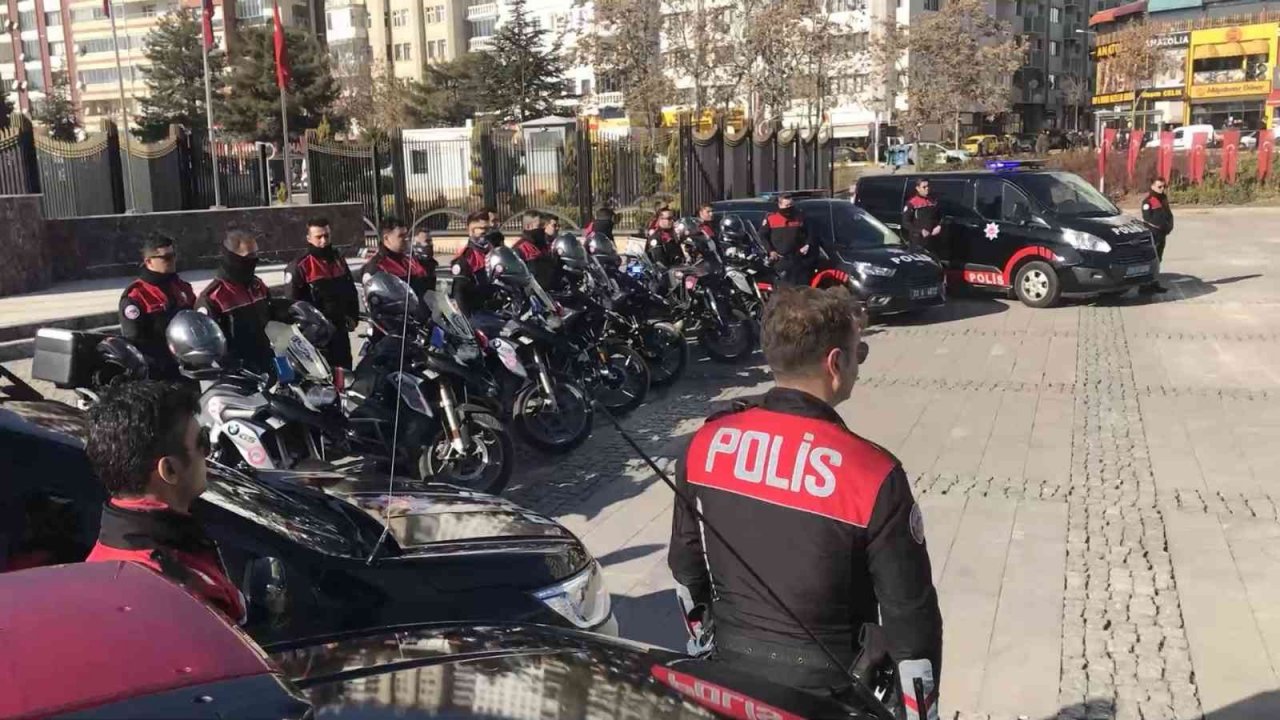 Elazığ’da ’Yunus Timlerinden’ gövde gösterisi