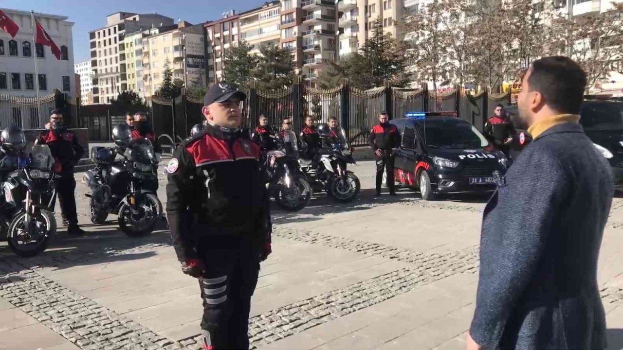 Elazığ’da ’Yunus Timlerinden’ gövde gösterisi