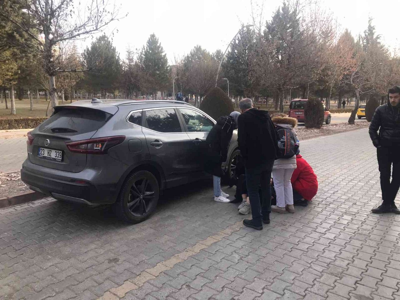 Elazığ’da otomobilin çarptığı öğrenci yaralandı