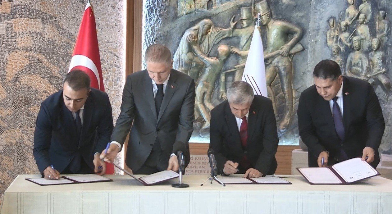 Şahinbey’de hayvan yetiştiricilerine 7 bin tonluk yem desteği