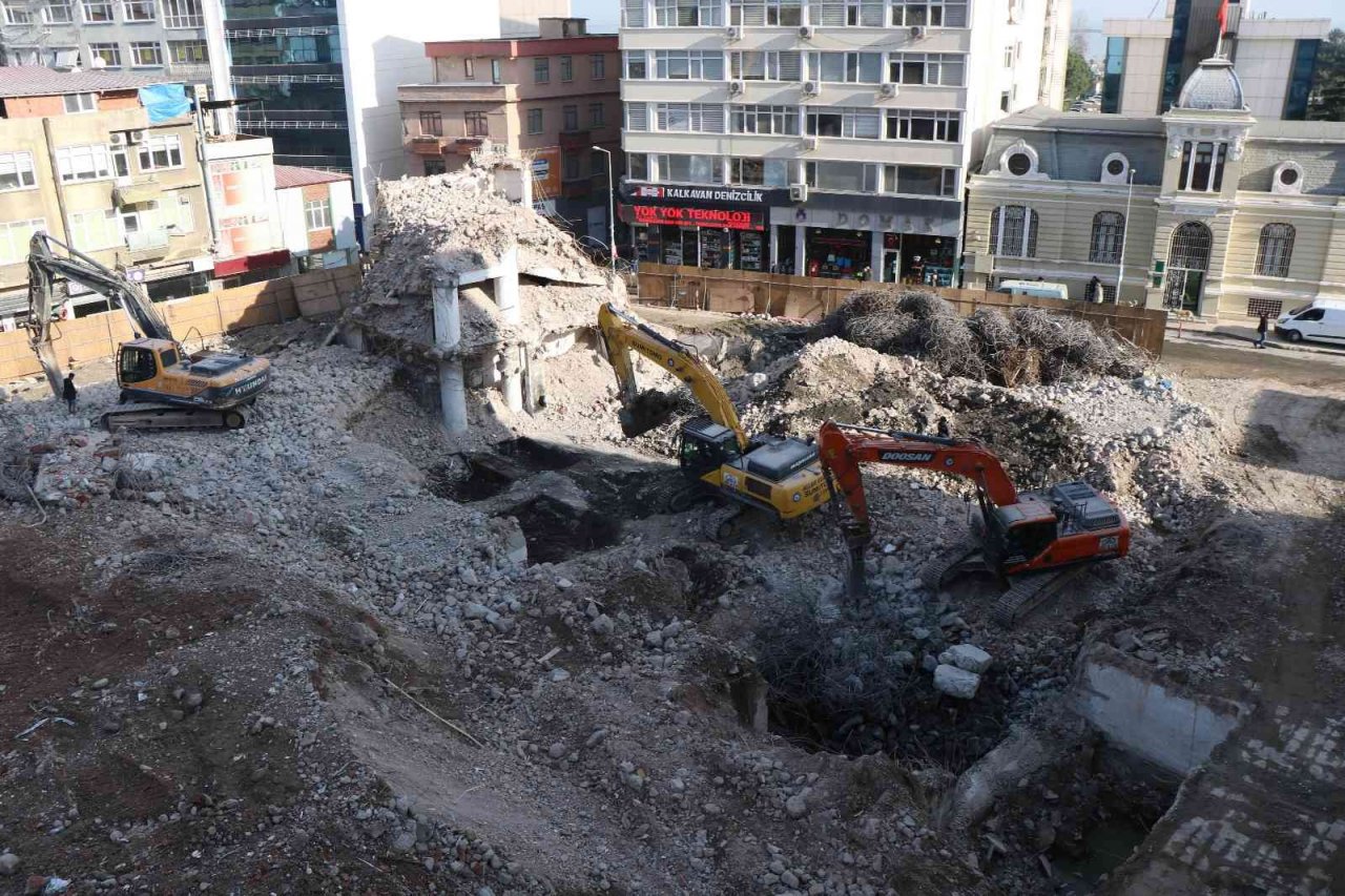 Dev binanın yıkımında sona gelindi