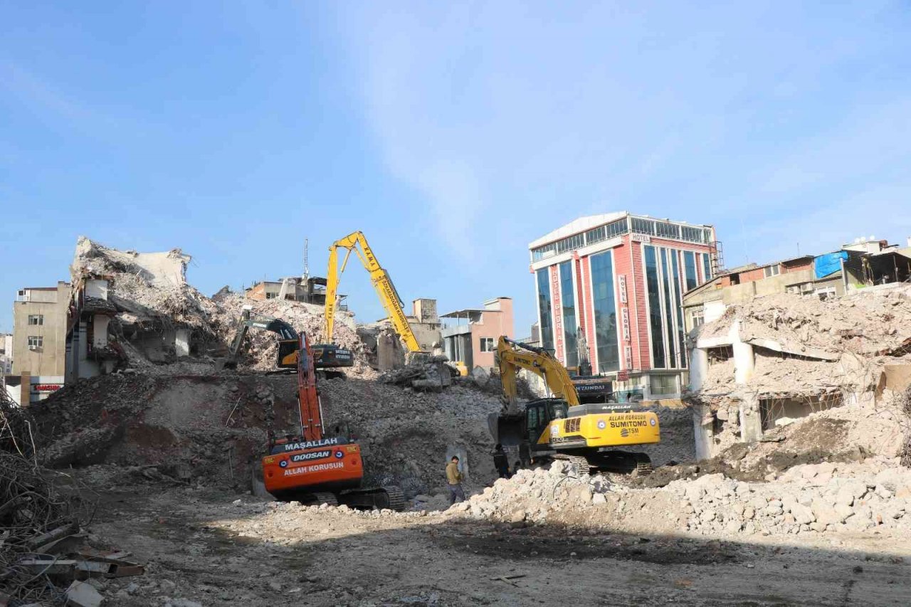 Dev binanın yıkımında sona gelindi