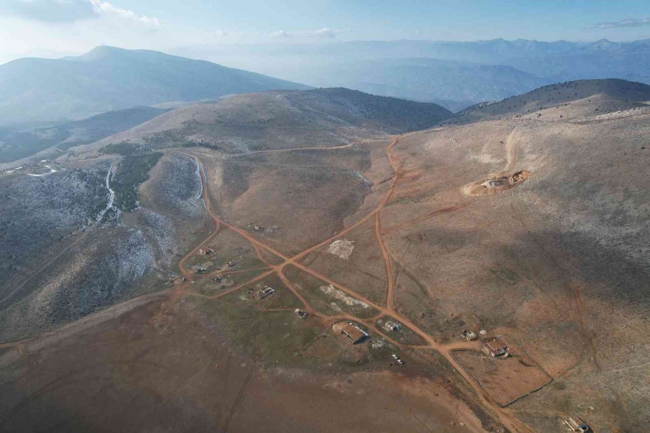 Yağış yeterli olmayınca Karagöl tamamen kurudu