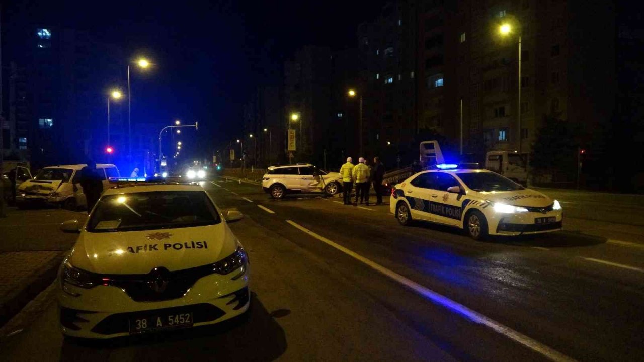 Kayseri’de cip ile ticari araç çarpıştı: 7 yaralı