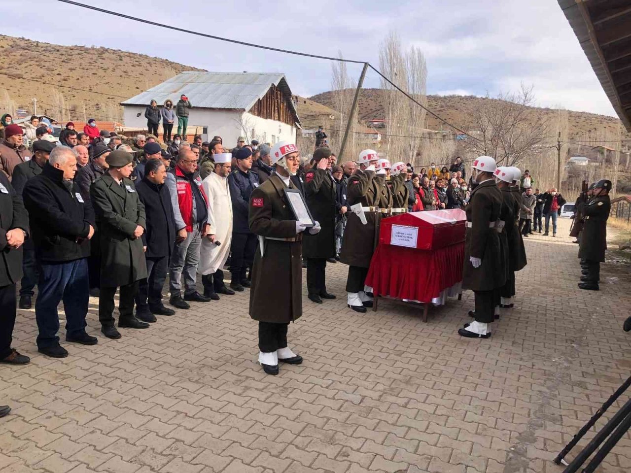 Kıbrıs gazisi son yolculuğuna uğurlandı