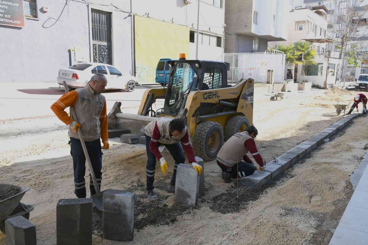Kuşadası’nda yenileme çalışmaları sürüyor