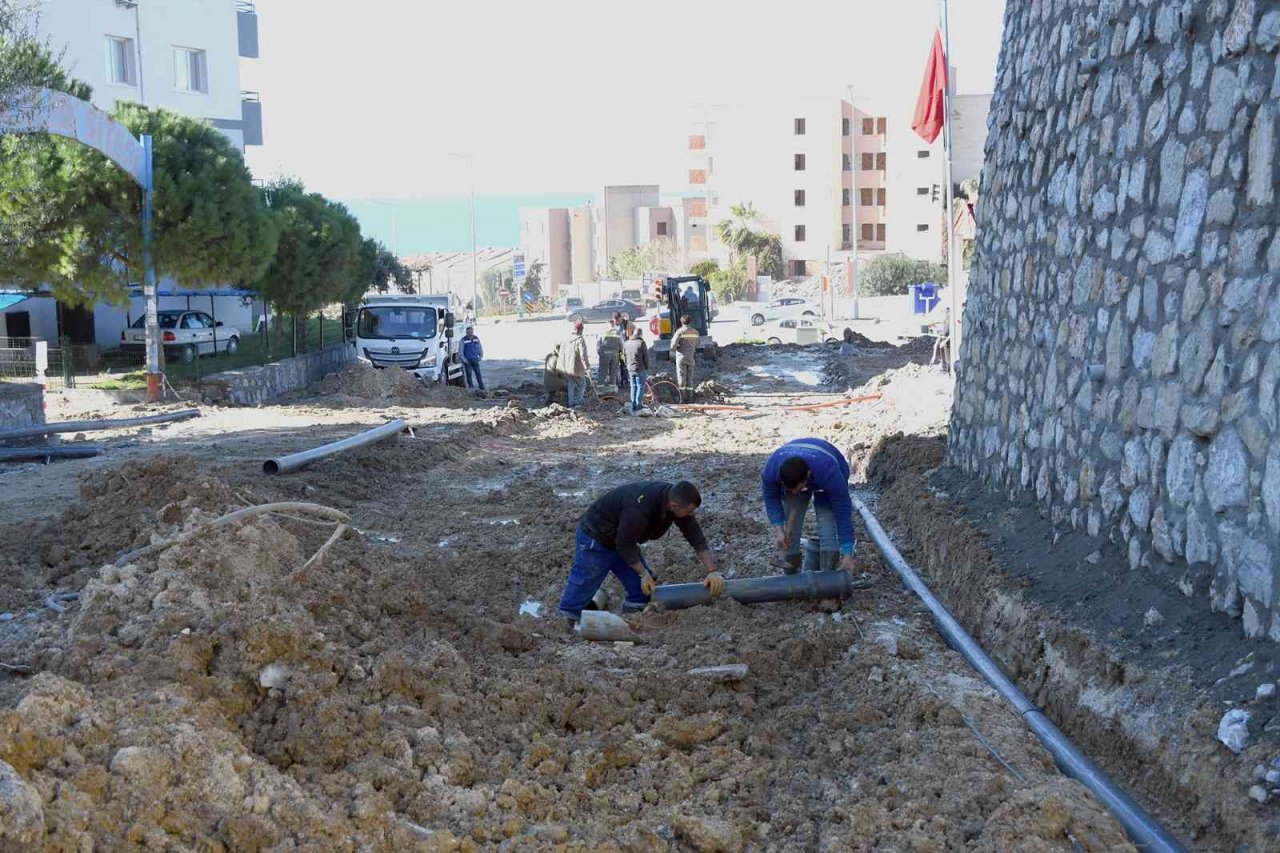 Kuşadası’nda yenileme çalışmaları sürüyor