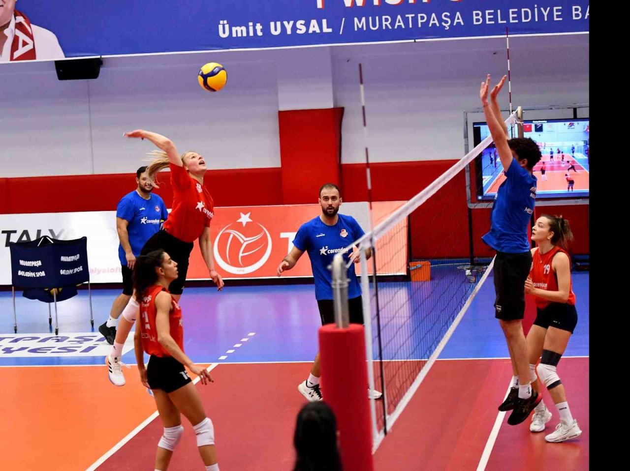 Dudek’li Muratpaşa lideri gözüne kesti