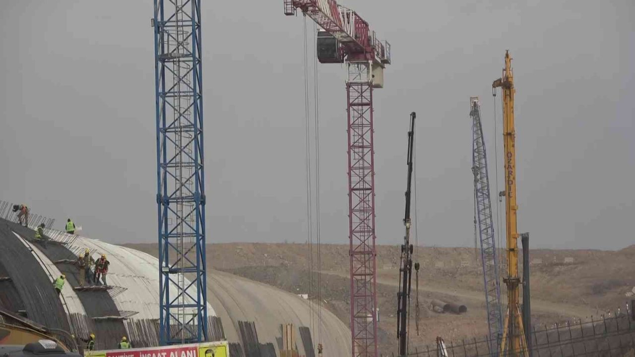 Pendik’te Sabiha Gökçen Havalimanı tünel inşaatında iş kazası geçiren işçi hayatını kaybetti