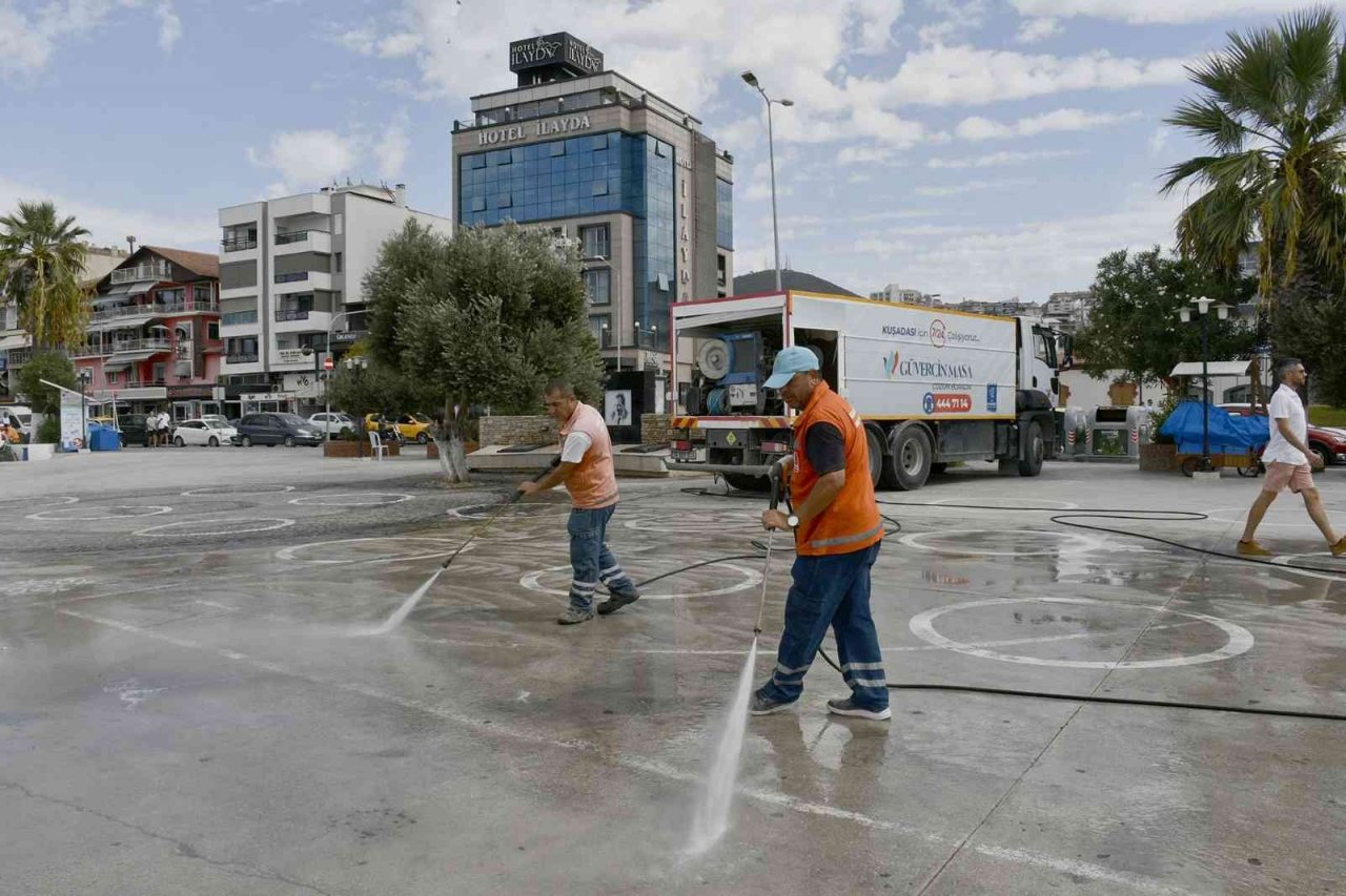 Kuşadası’nda 70 bin ton evsel atık toplandı