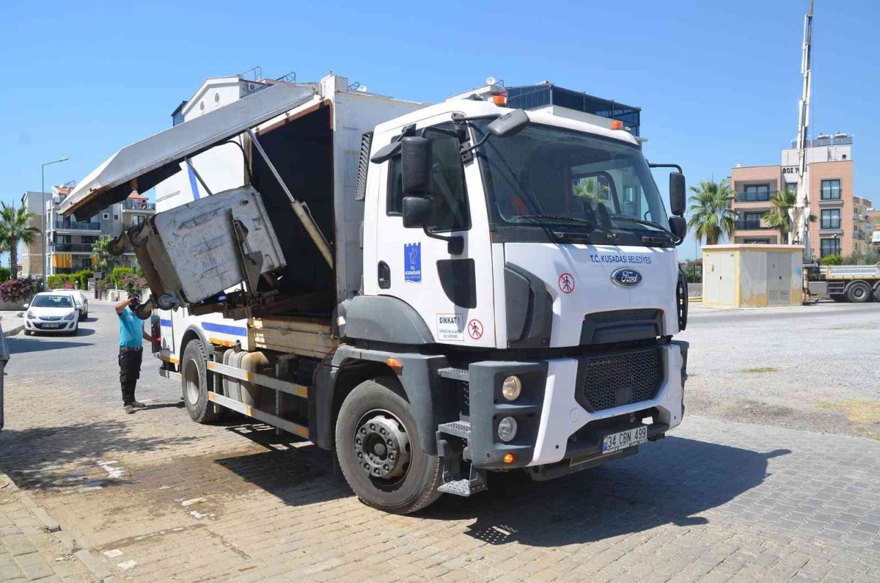 Kuşadası’nda 70 bin ton evsel atık toplandı
