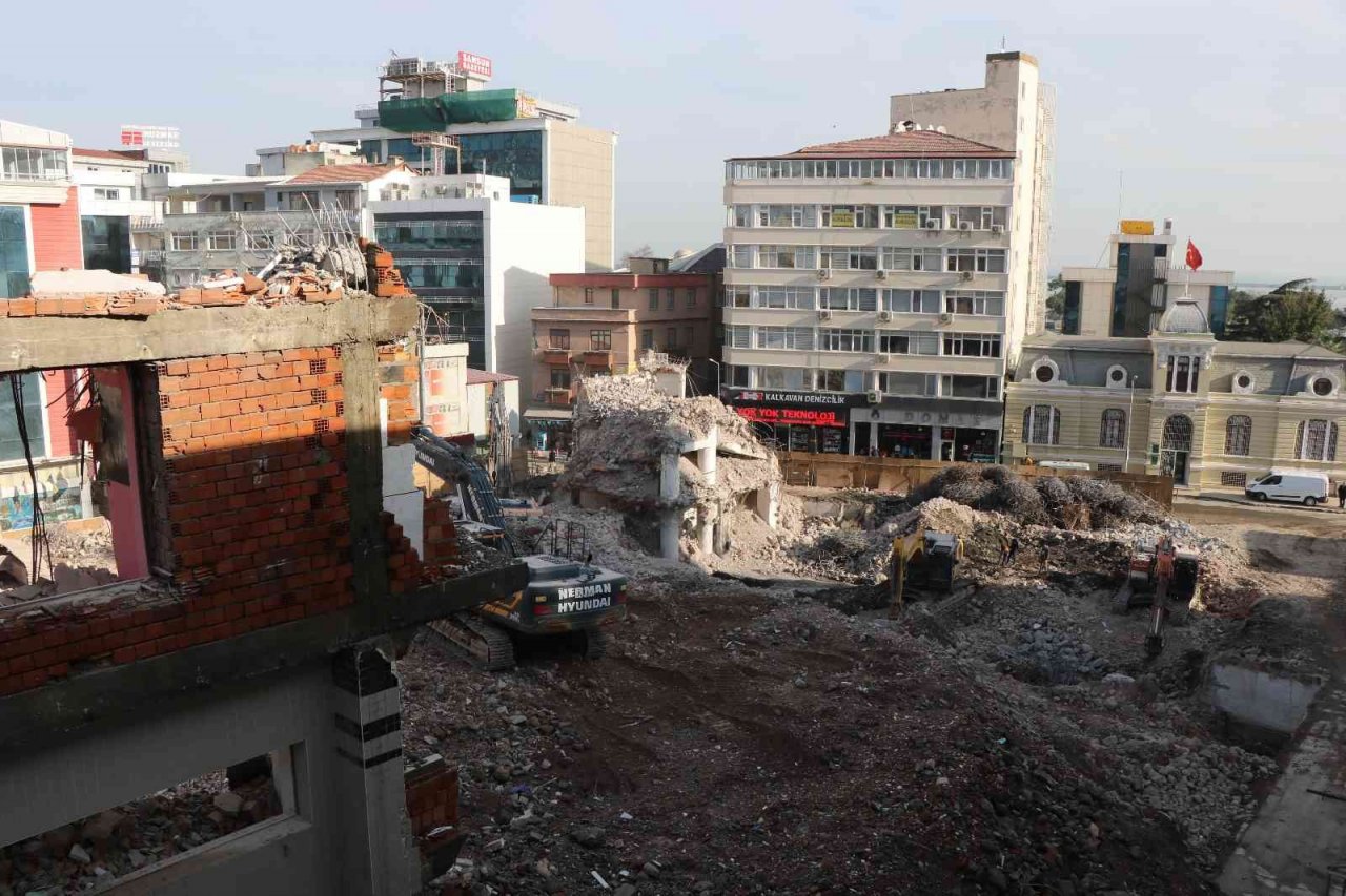 Dev binanın yıkımında sona gelindi