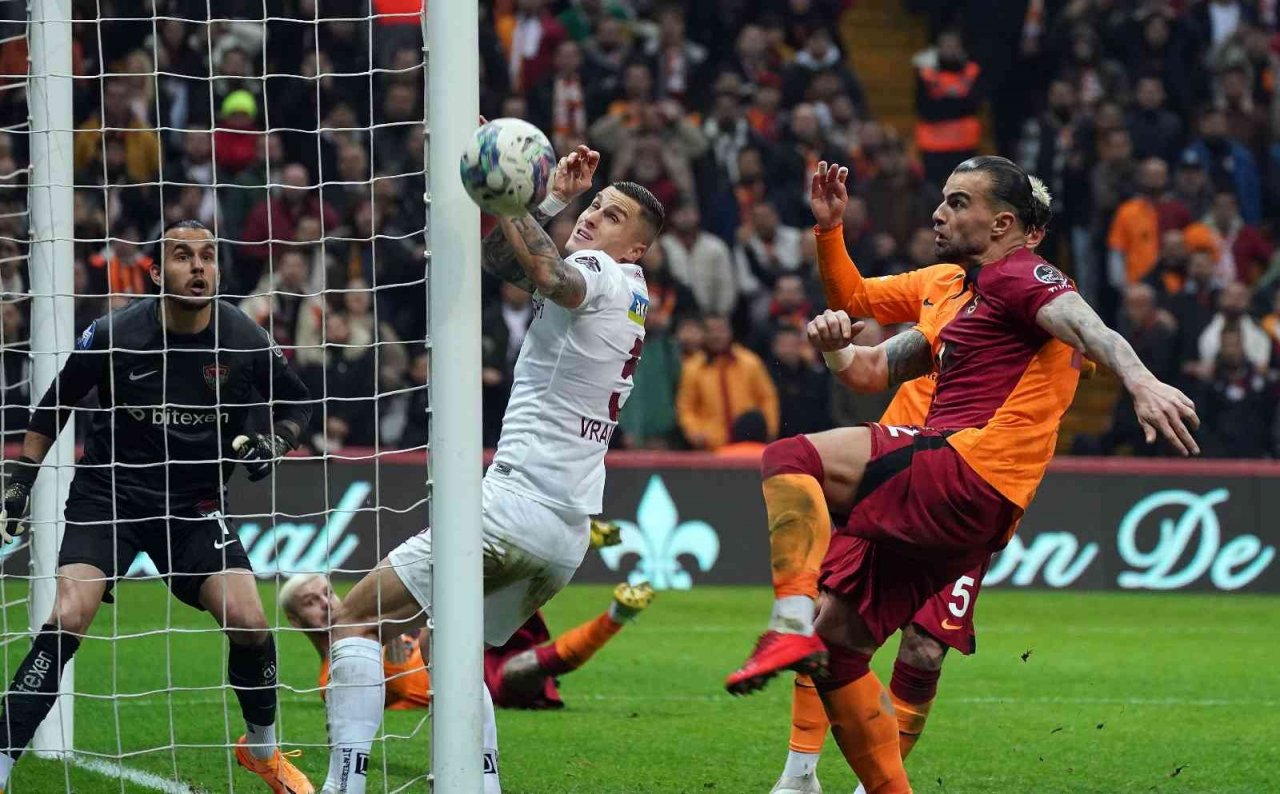 Spor Toto Süper Lig: Galatasaray: 3 - Hatayspor: 0 (İlk yarı)