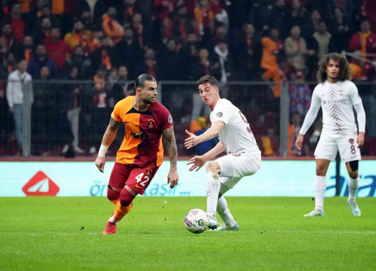 Spor Toto Süper Lig: Galatasaray: 3 - Hatayspor: 0 (İlk yarı)