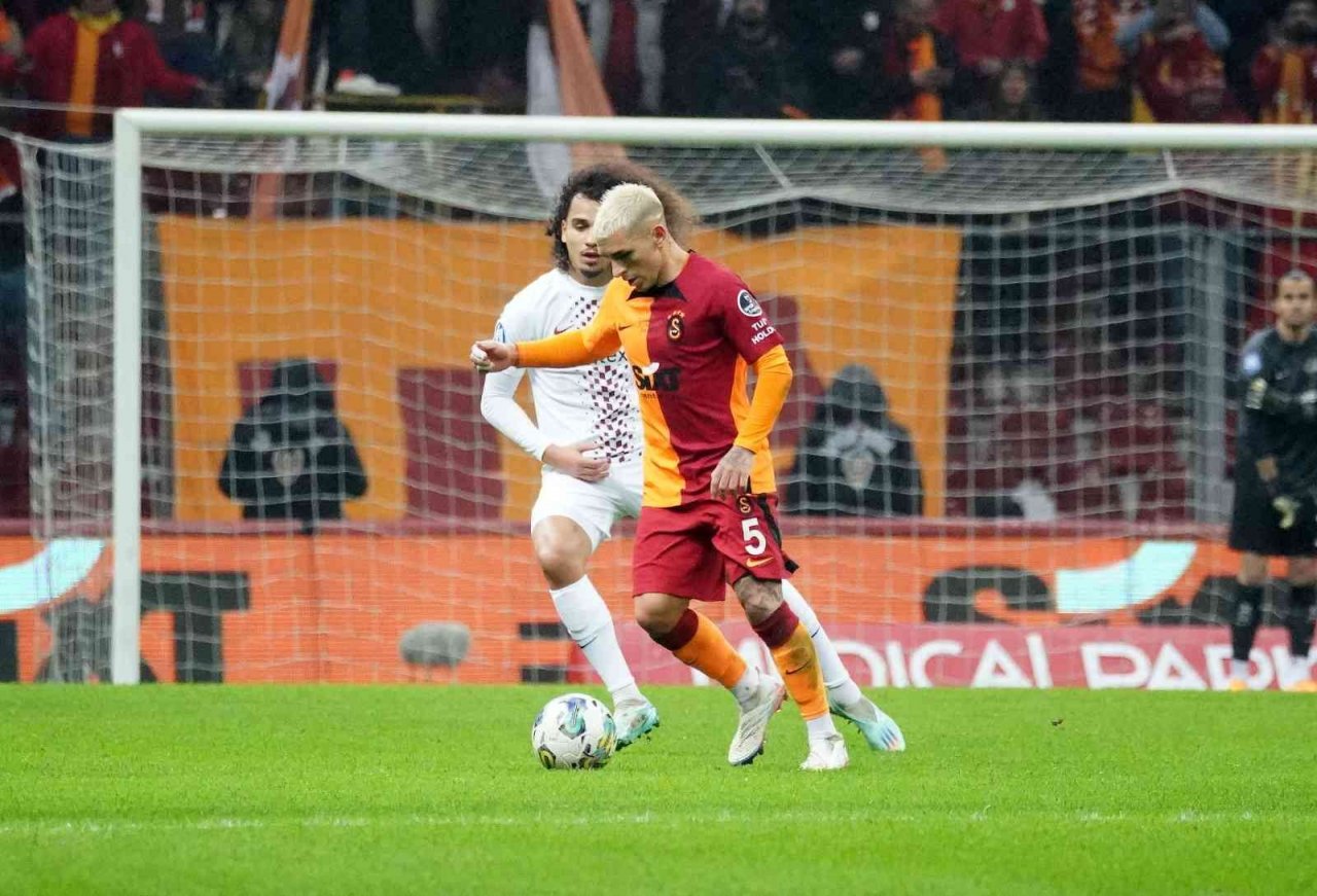Spor Toto Süper Lig: Galatasaray: 3 - Hatayspor: 0 (İlk yarı)