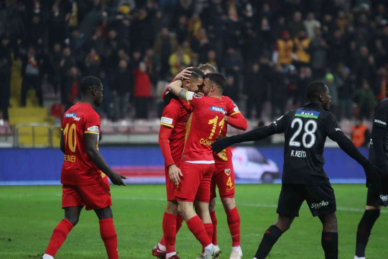 Spor Toto Süper Lig: Kayserispor: 3 - Sivasspor: 0 (İlk yarı)