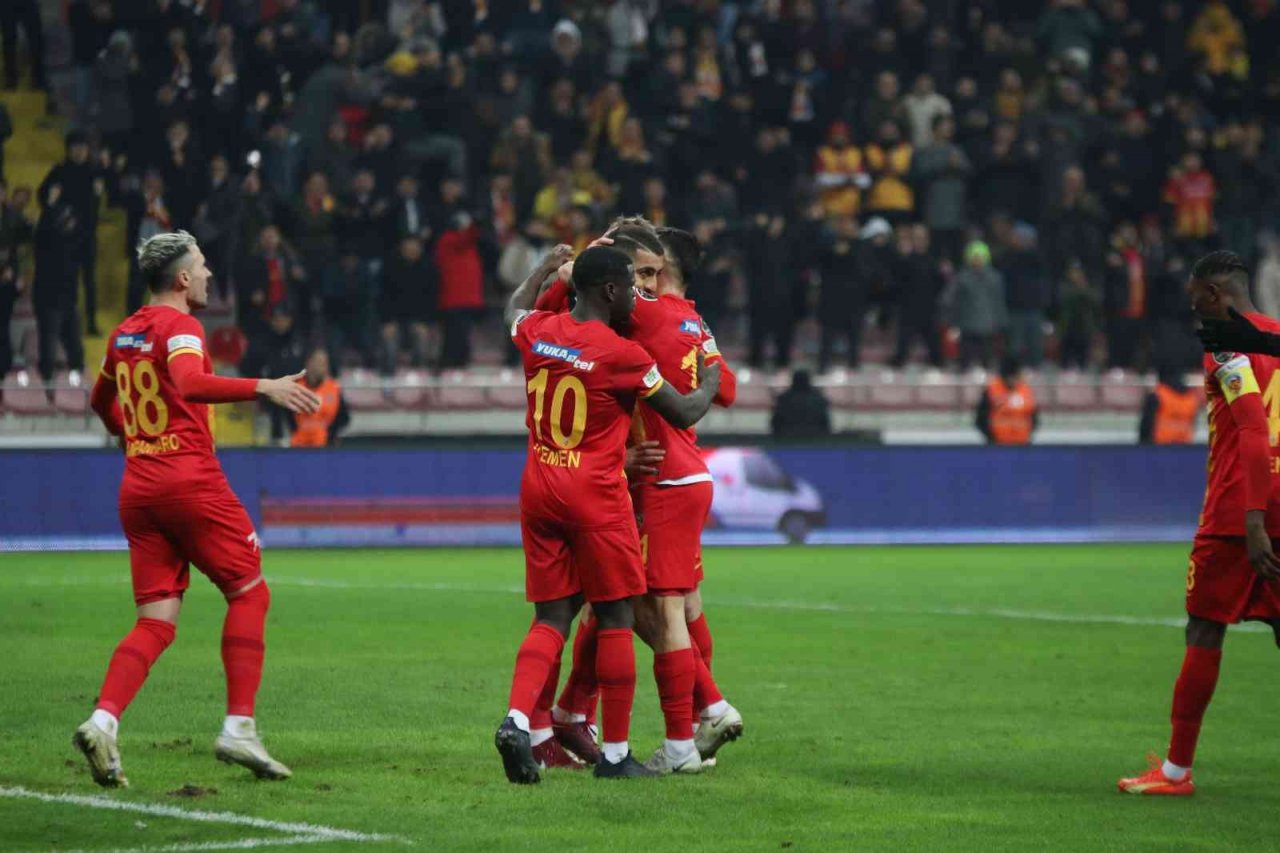 Spor Toto Süper Lig: Kayserispor: 3 - Sivasspor: 0 (İlk yarı)