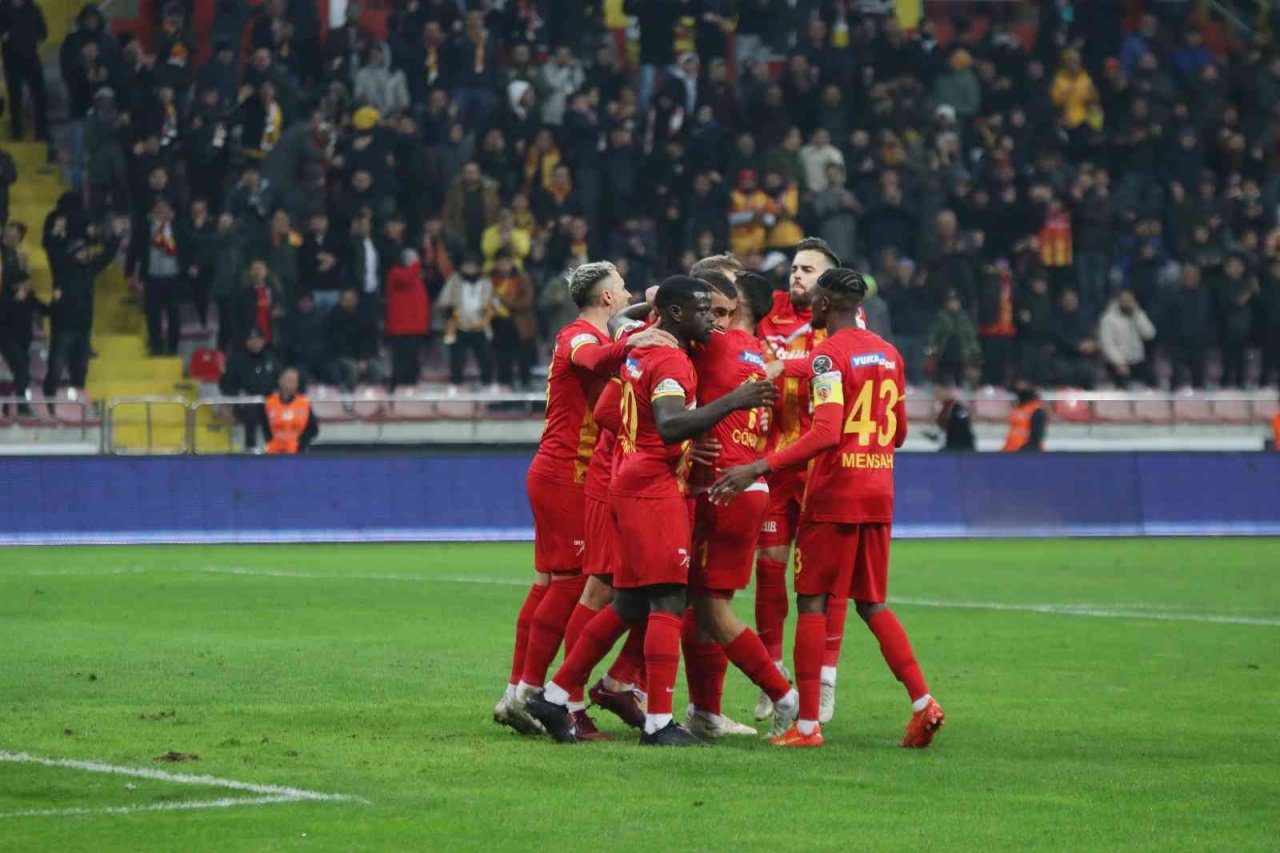 Spor Toto Süper Lig: Kayserispor: 3 - Sivasspor: 0 (İlk yarı)