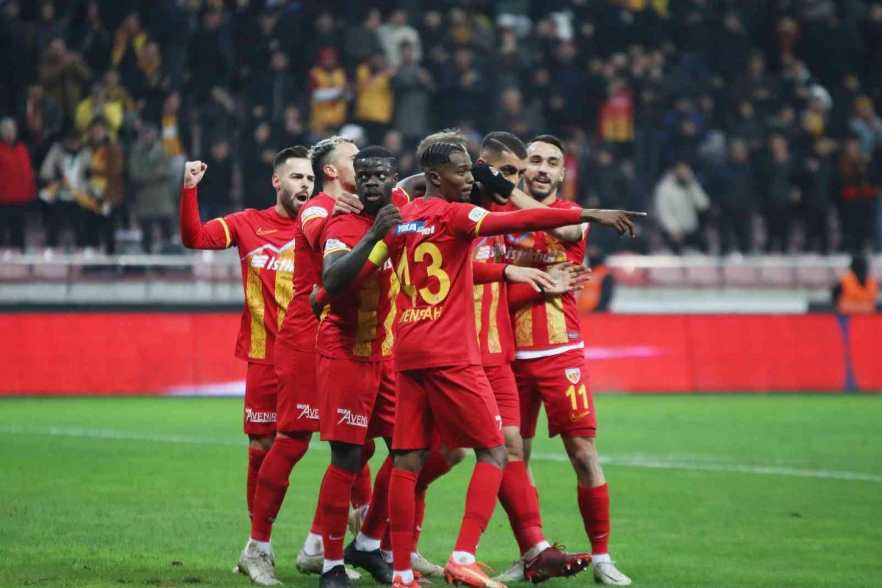 Spor Toto Süper Lig: Kayserispor: 3 - Sivasspor: 0 (İlk yarı)