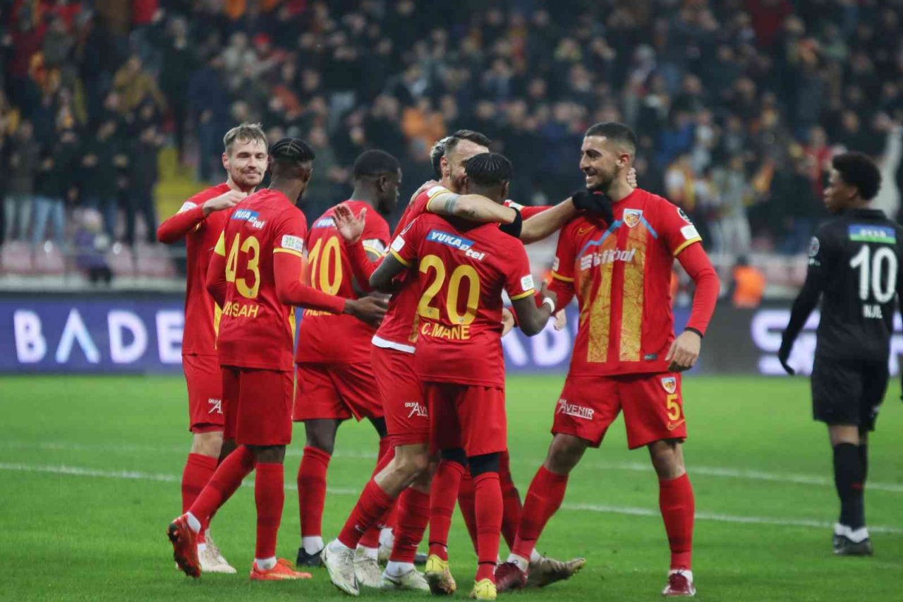 Spor Toto Süper Lig: Kayserispor: 3 - Sivasspor: 0 (İlk yarı)