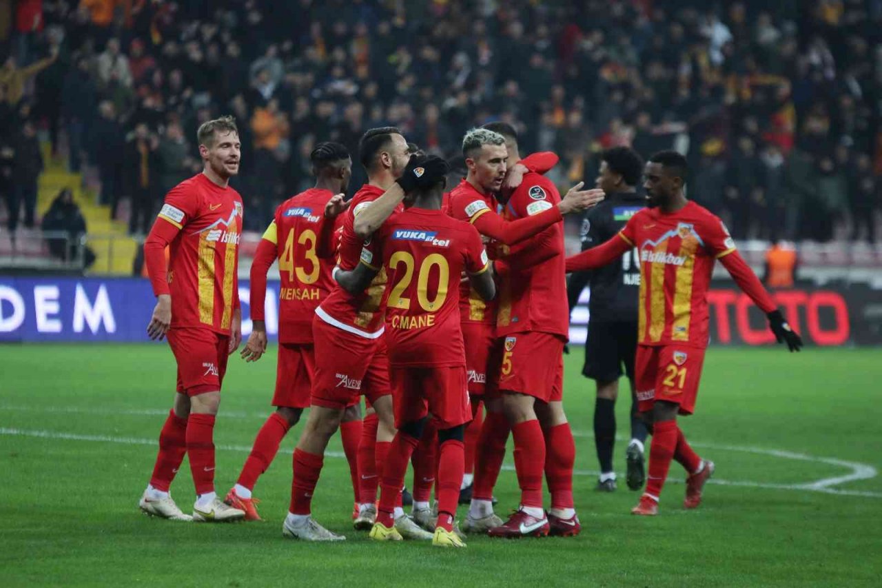 Spor Toto Süper Lig: Kayserispor: 3 - Sivasspor: 0 (İlk yarı)