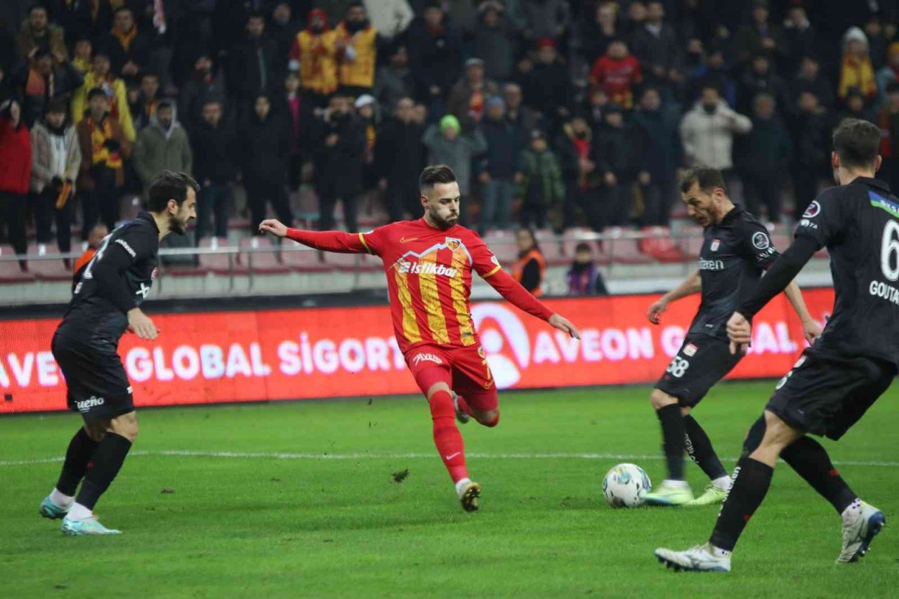 Spor Toto Süper Lig: Kayserispor: 3 - Sivasspor: 0 (İlk yarı)