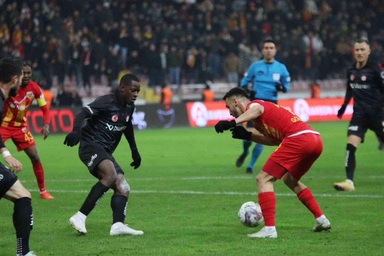 Spor Toto Süper Lig: Kayserispor: 3 - Sivasspor: 0 (İlk yarı)