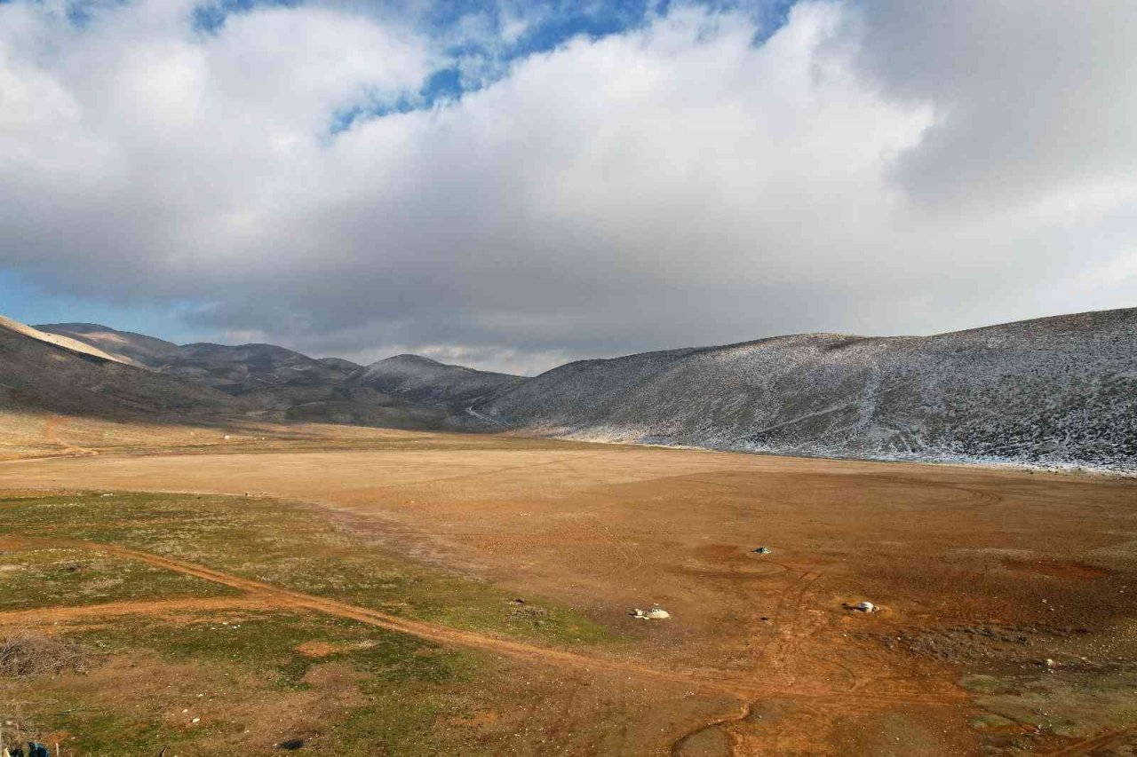 Yağış yeterli olmayınca Karagöl tamamen kurudu