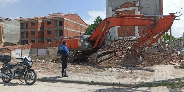 Polis 691 metruk binaya müdahale etti, 76 bin 42 vatandaşı bilgilendirildi