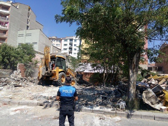 Polis 691 metruk binaya müdahale etti, 76 bin 42 vatandaşı bilgilendirildi