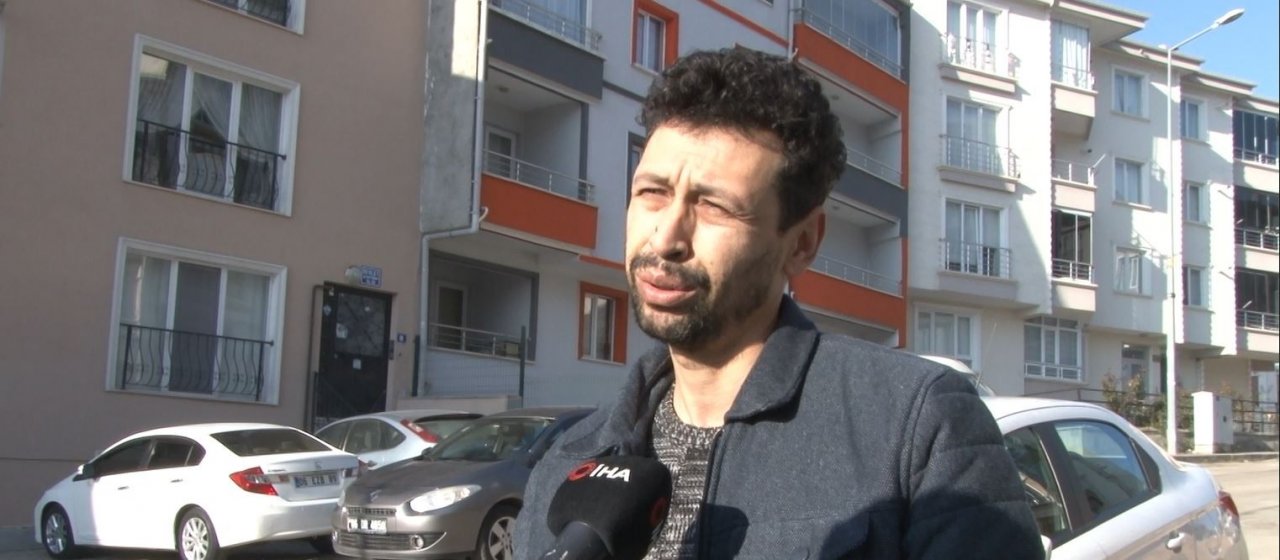 Freni arızalanan kamyonet park halindeki araçların arasına daldı