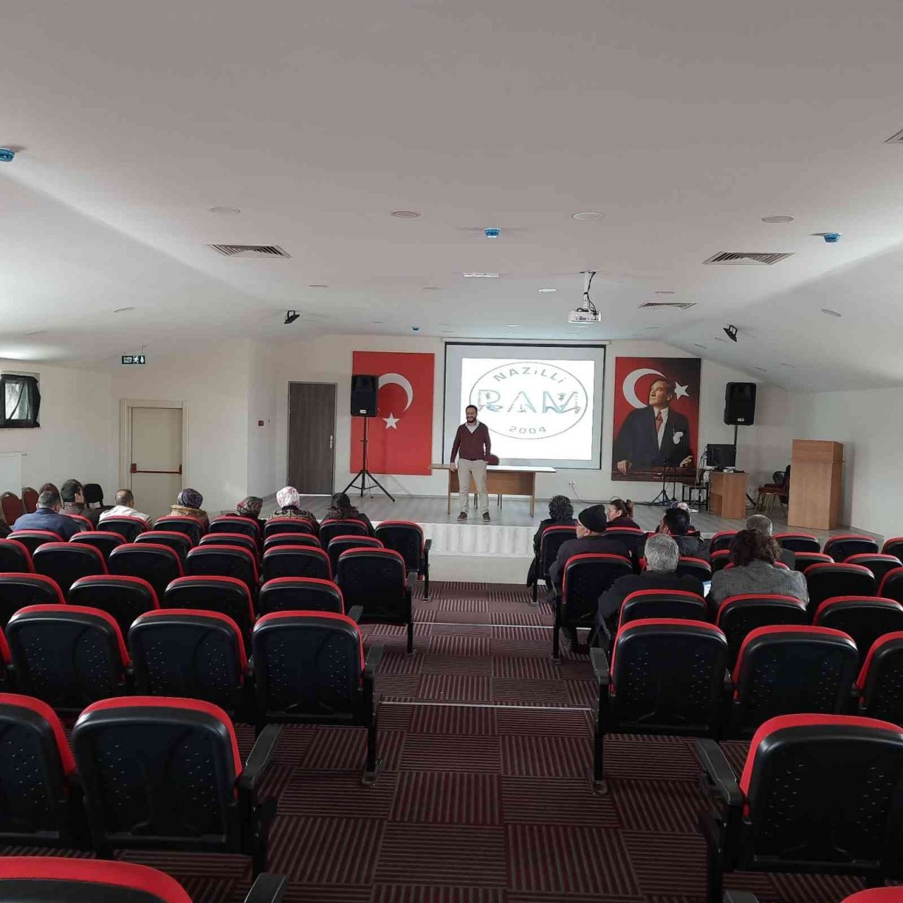 Eğitim kurumlarında görev yapan yardımcı personele ’Öfke ve Stres Yönetimi Semineri’ verildi