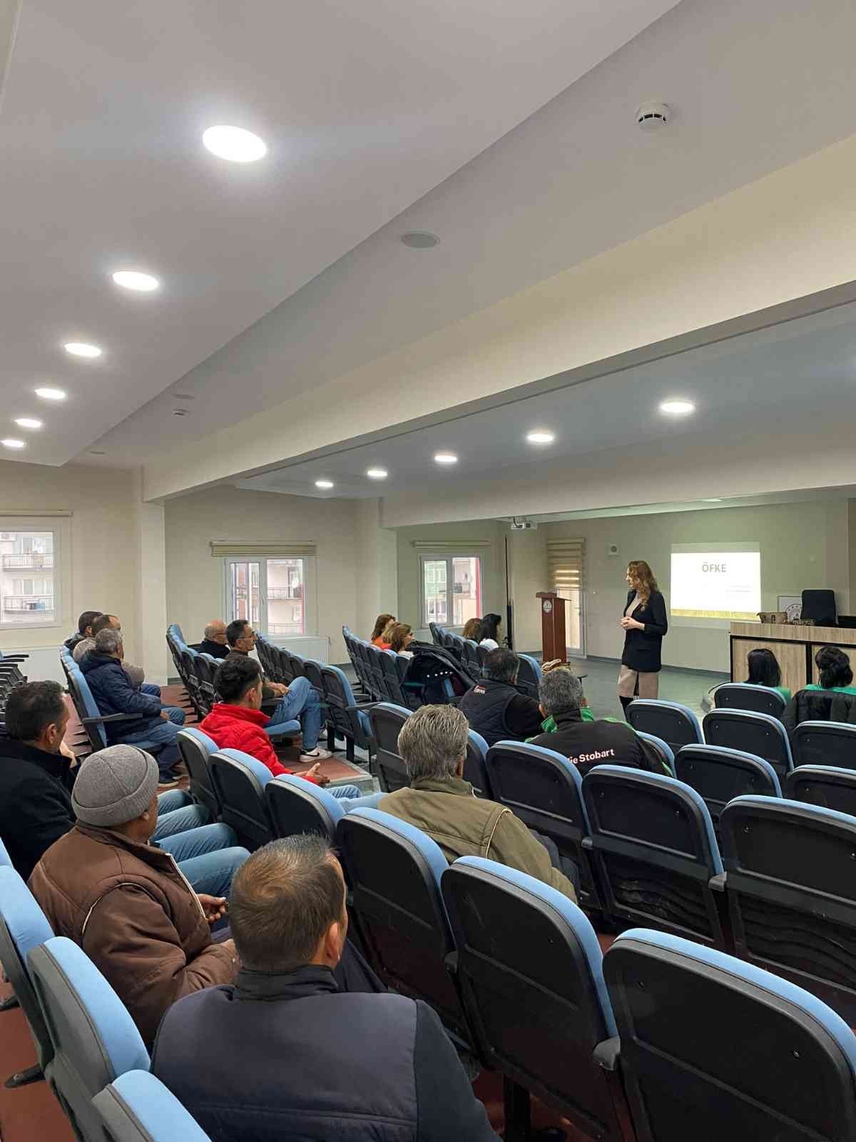 Eğitim kurumlarında görev yapan yardımcı personele ’Öfke ve Stres Yönetimi Semineri’ verildi