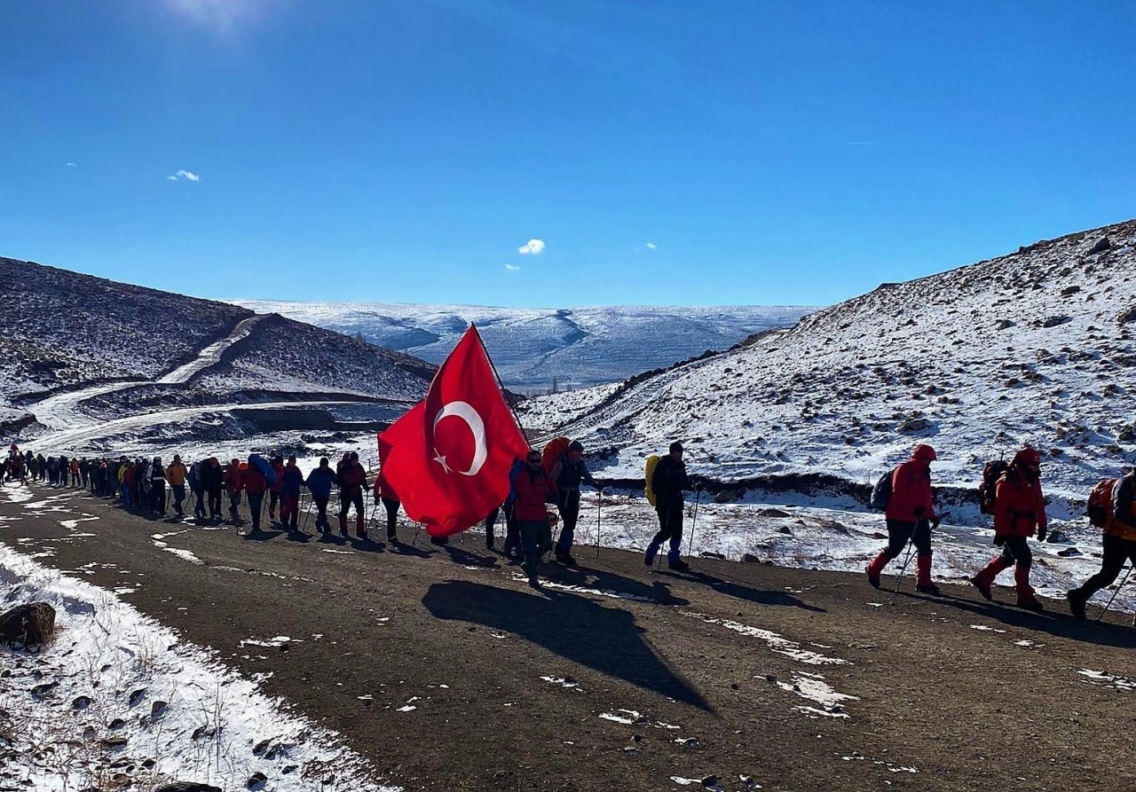 Aydınlı dağcı Sarıkamış şehitleri için tırmandı